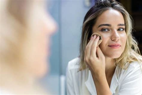 Makeup : 10 fonds de teint idéals pour les peaux grasses.